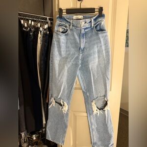 Abercrombie 90s Straight Ultra High Rise Light Blue Jeans Distressed 26S Curve